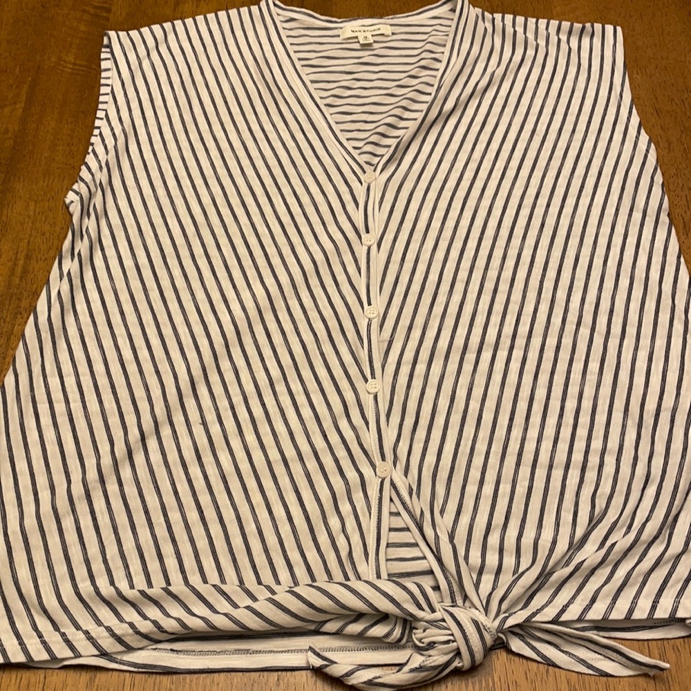 Max Studio Medium. Button Down. Ties in front.